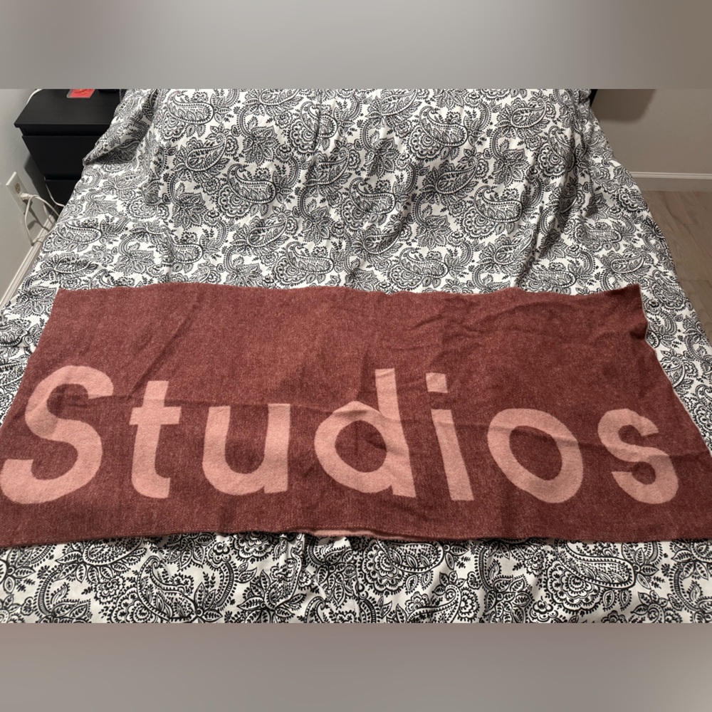 Acne Studios Jacquard Logo Scarf for men and women Burgundy/Pink - Picture 2 of 6